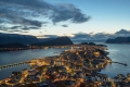 Architektur-Jugendstil-Daemmerung-Nachtaufnahme-Blaue-Stunde-Haeuser-Alesund-Norwegen-Sony A7RII-DSC00908