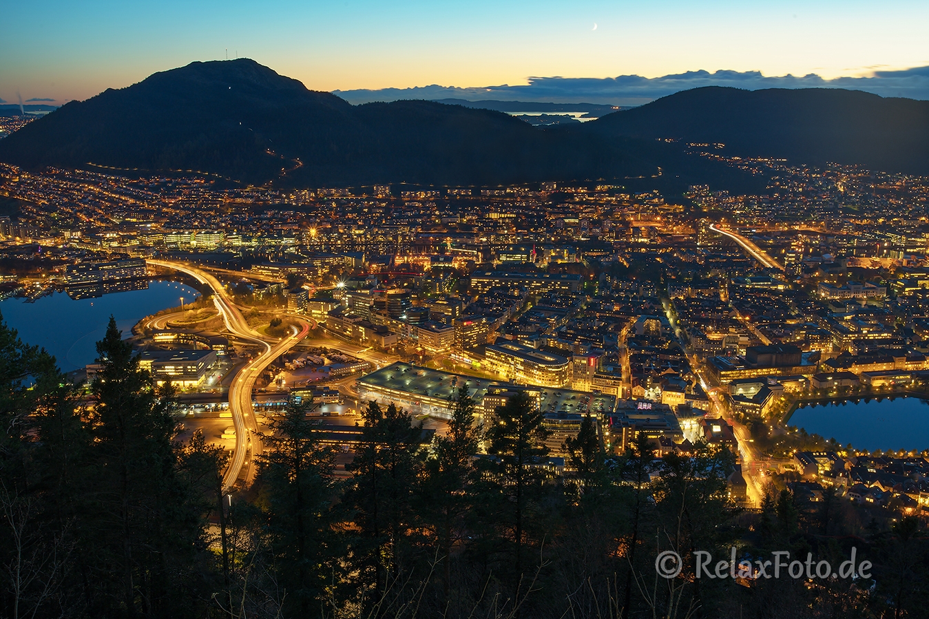 Bergen-historischer-Stadtkern-Blaue-Stunde-Nachtaufnahme-Beleuchtung-Norwegen-Sony A7RII-DSC00836_0003