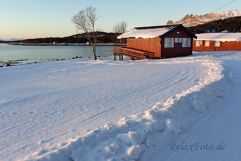 huette-holz-haus-norwegen-winter-schnee-landschaft-a_dsc4854