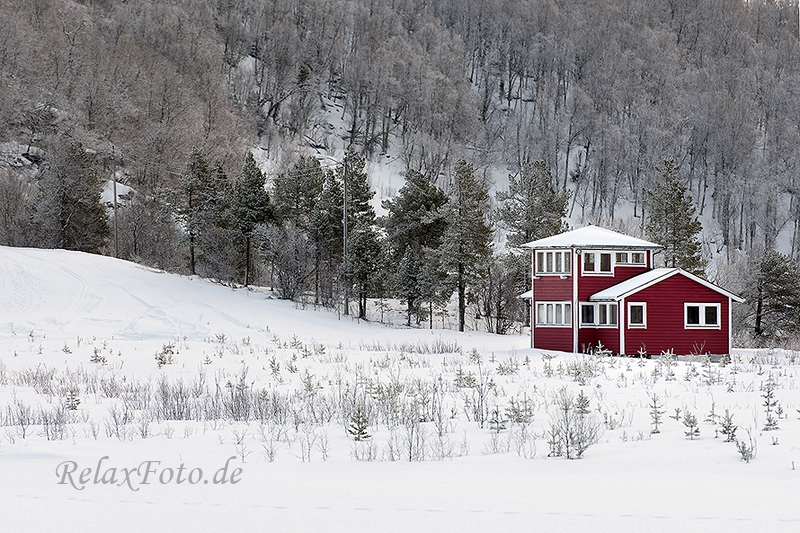 huette-holz-haus-norwegen-winter-schnee-landschaft-a_dsc5165