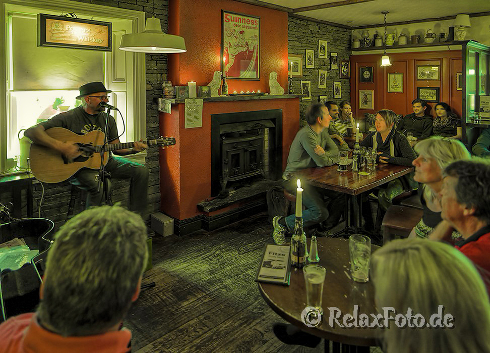 Live-Musik-Folk-Folkmusik-Folkmusic-irische-Pubs-Restaurants-Irland-Streetfotografie-A_SAM4857