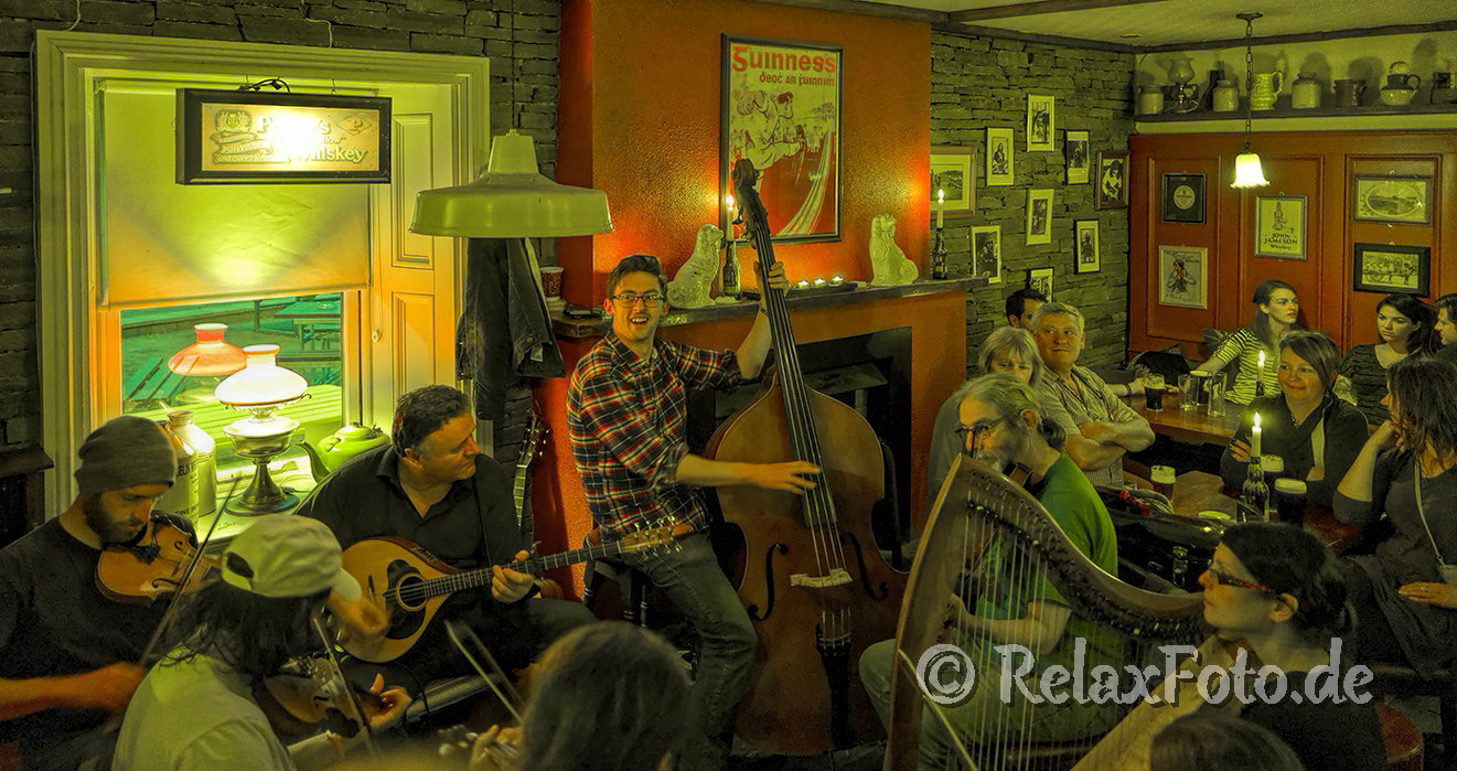 Live-Musik-Folk-Folkmusik-Folkmusic-irische-Pubs-Restaurants-Irland-Streetfotografie-A_SAM4884