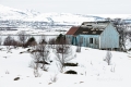 holz-land-haus-norwegen-lofoten-winter-schnee-landschaft-i_mg_6971