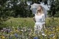 blumenwiese-frau-genuss-entspannung-j_mg_1977