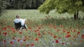 mohnfeld-blumenwiese-mann-rollstuhlfahrer-buch-lesen-entspannung-relaxen-j_mg_1126