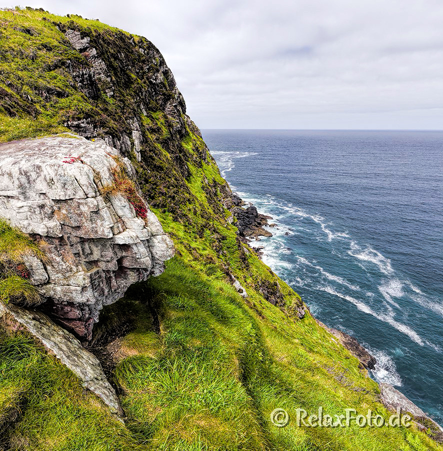 Landschaften-Felsen-Steilkueste-Wild-Atlantic-Way-Irland-Irische-Kueste-Westkueste-A_NIK4742